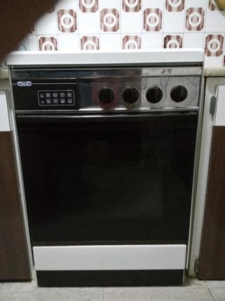 Cocina de gas butano de segunda mano por 100 EUR en Figueres en WALLAPOP