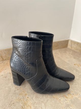 Botas negras MANGO mujer T36 de segunda mano por 16 EUR en Valencia en  WALLAPOP
