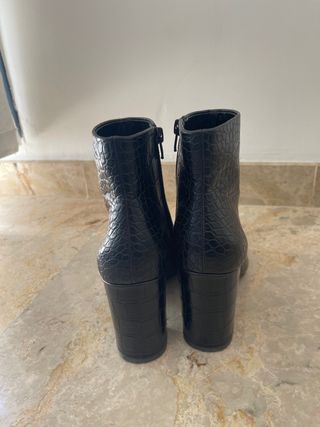 Botas negras MANGO mujer T36 de segunda mano por 16 EUR en Valencia en  WALLAPOP