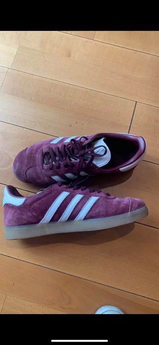 Zapatillas Adidas Gazelle burdeos de segunda mano por 39,95 EUR en Madrid  en WALLAPOP