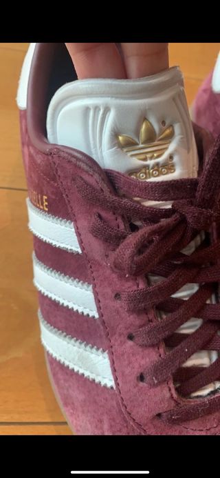 Zapatillas Adidas Gazelle burdeos de segunda mano por 39,95 EUR en Madrid  en WALLAPOP