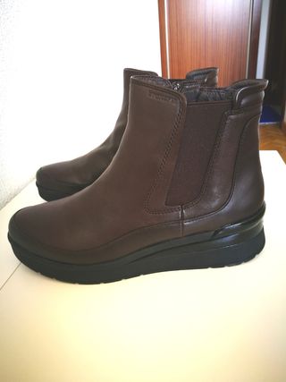 Botines Stonefly piel marrón mujer de segunda mano por 59 EUR en Madrid en  WALLAPOP