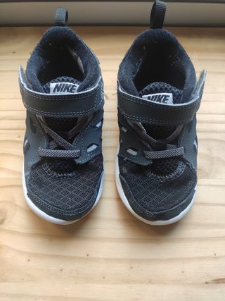 Zapatillas Nike negras talla 25 de segunda mano por 13 EUR en Málaga en  WALLAPOP