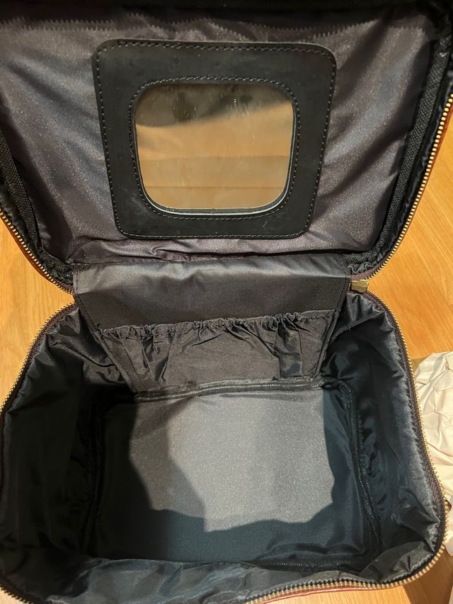 Conjunto 4 piezas, neceser más 3 maletas.