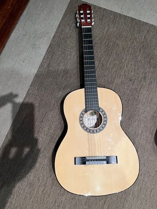 Guitarra rocio 10 de segunda mano por 30 EUR en Gijón en WALLAPOP