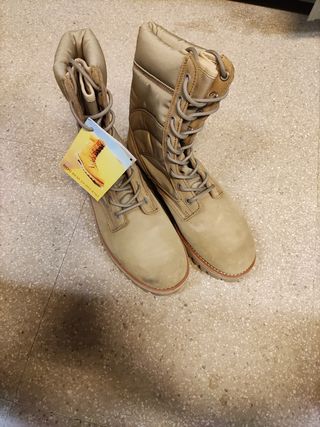 Botas militares de segunda mano por 30 EUR en Madrid en WALLAPOP