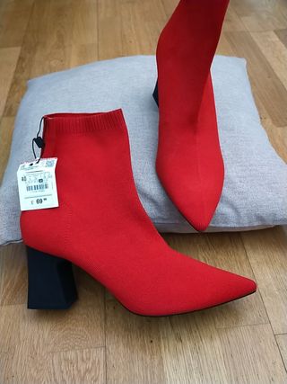Botines Zara rojos de segunda mano en Pontevedra en WALLAPOP