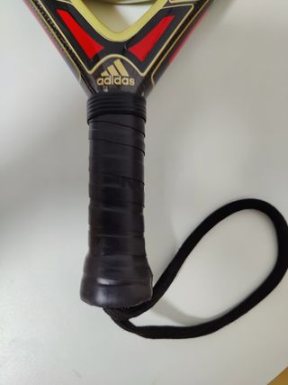 Pala de pádel ADIDAS PRO CARBON CTRL GOLD de segunda mano por 75 EUR en  Valdemoro en WALLAPOP