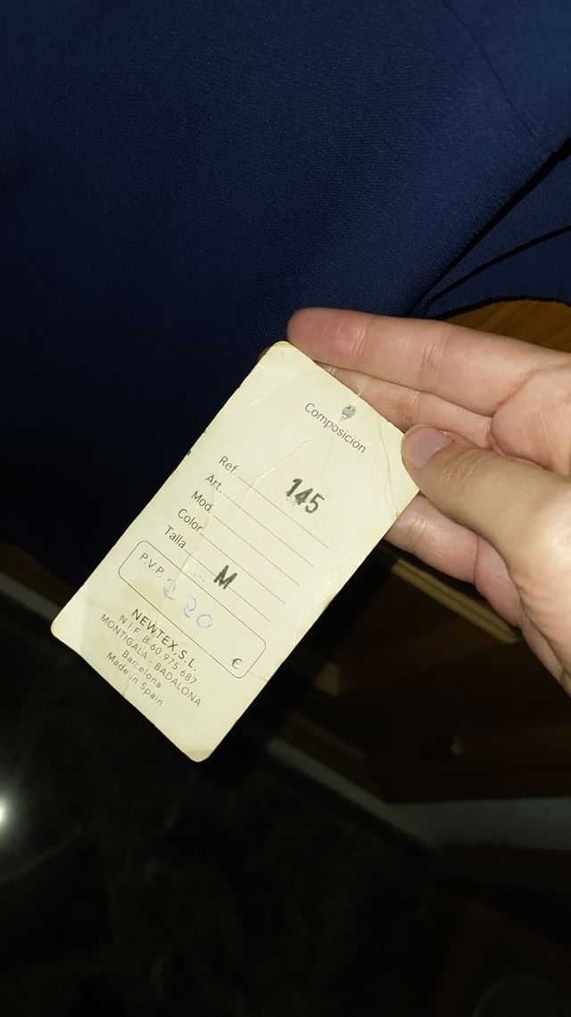 Traje de gala Talla M-L Escucho Ofertas