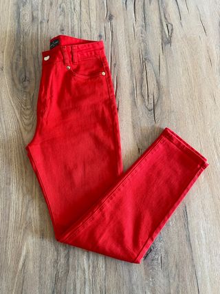 Pantalón Roberto Verino en tejido vaquero rojo XS de segunda mano por 20  EUR en Santiago de Compostela en WALLAPOP