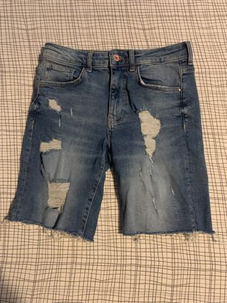 Tejanos Bershka Talla 36 de segunda mano por 7 EUR en Martorelles en  WALLAPOP