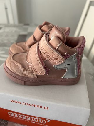 Botas bebe primeros pasos talla 20 de segunda mano por 10 EUR en Torrent en  WALLAPOP