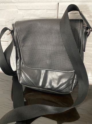 Bolso hombre de segunda mano por 13 EUR en Chipiona en WALLAPOP