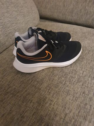 Zapatillas nike talla 37.5 de segunda mano por 15 EUR en Madrid en WALLAPOP