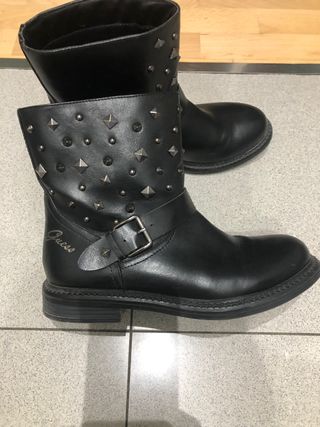 Botas Guess originales de segunda mano por 30 EUR en Barcelona en WALLAPOP