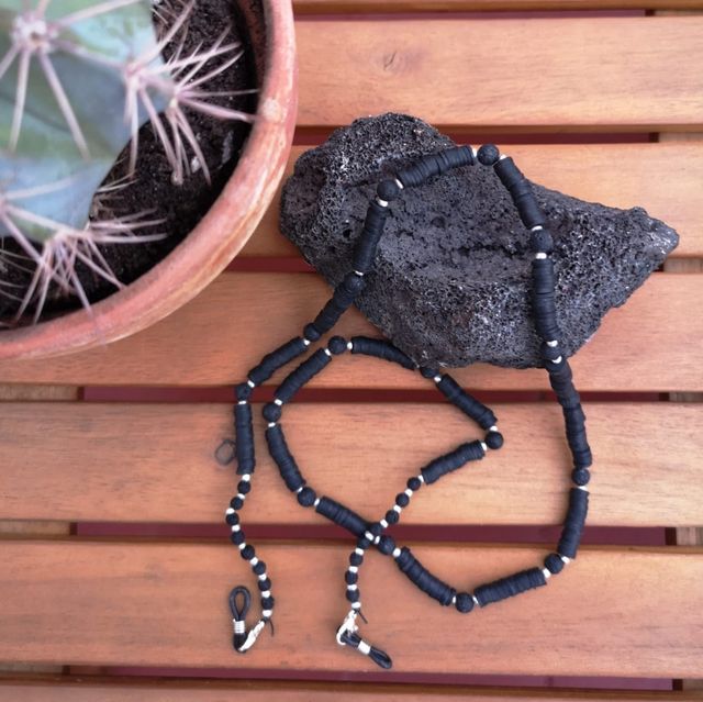 cadena para moviles y gafas. Hecho a mano.