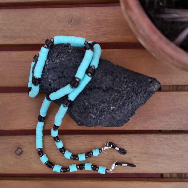 cadena para moviles y gafas. Hecho a mano.