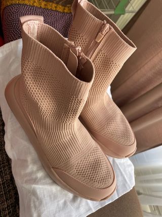 Botas calcetín Zara 38 de segunda mano por 18 EUR en Fuenlabrada en WALLAPOP