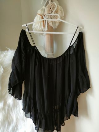 Blusa zara hombros descubiertos de segunda mano por 5 EUR en  Vitoria-Gasteiz en WALLAPOP