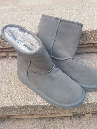 Botas tipo ugg de segunda mano por 15 EUR en Cardedeu en WALLAPOP