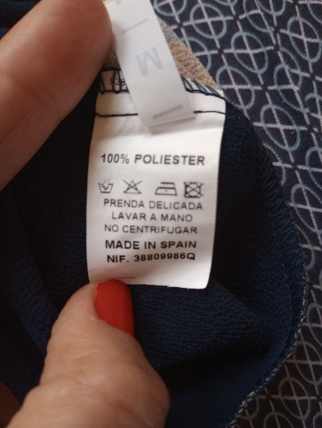 Blusa vaporosa a estrenar muy favorecedora