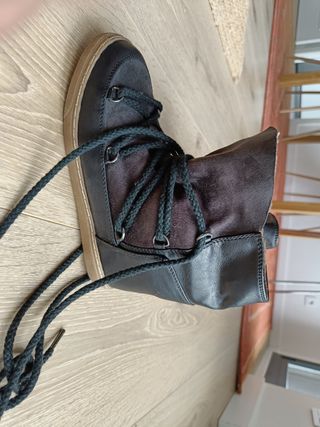 Botas cuña interior negras con borreguito de segunda mano por 25 EUR en  Getxo en WALLAPOP