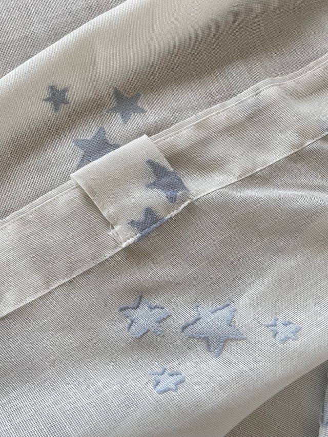 Cortina visillo blanco estrellas azul 266x140cm