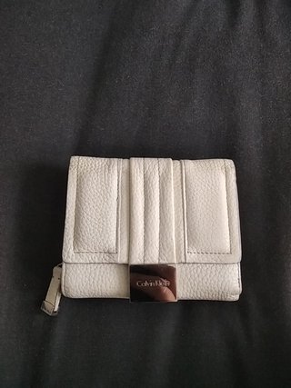 Cartera Calvin Klein Blanca de segunda mano por 15 EUR en Armentia en  WALLAPOP