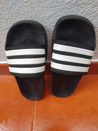 CHANCLAS ADIDAS T 38 de segunda mano por 5 EUR en Pontedeume en WALLAPOP