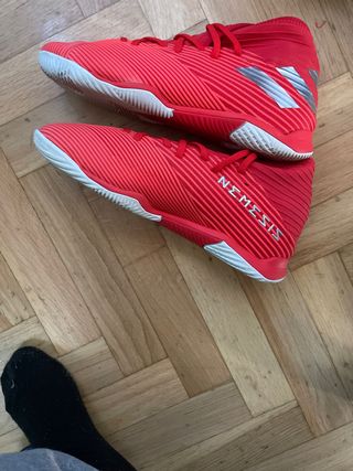 Zapatillas fútbol sala talla 39 1\\/2 de segunda mano por 40 EUR en Madrid  en WALLAPOP