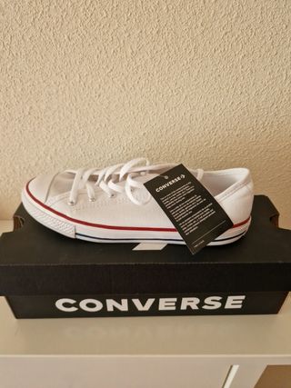 Zapatillas converse de lona blancas de segunda mano por 50 EUR en Valdemoro  en WALLAPOP