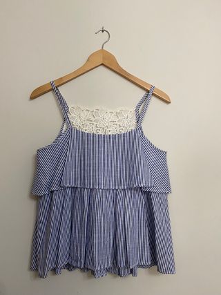 Blusa de tirantes con volantes de Zara de segunda mano por 5 EUR en  Valladolid en WALLAPOP