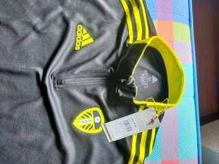 Chándal Leeds United de segunda mano por 48 EUR en Santander en WALLAPOP