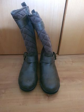 Botas marrones XTI de segunda mano por 15 EUR en Cizur Menor en WALLAPOP