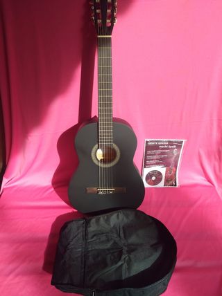 Guitarra clásica de segunda mano por 40 EUR en Mairena del Aljarafe en  WALLAPOP