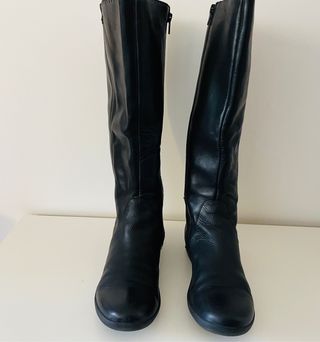 Botas negras mujer 39. Marca Camper. de segunda mano por 30 EUR en San  Agustín del Guadalix en WALLAPOP