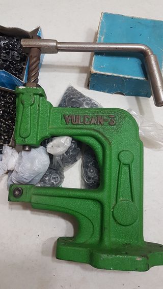 Troqueladora remachadora Vulcan-3 de segunda mano por 65 EUR en Fuenlabrada  en WALLAPOP
