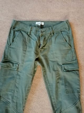 Pantalones mujer estilo militar de segunda mano por 15 EUR en Madrid en  WALLAPOP