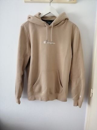 Sudadera Champion de segunda mano por 30 EUR en Pineda de Mar en WALLAPOP