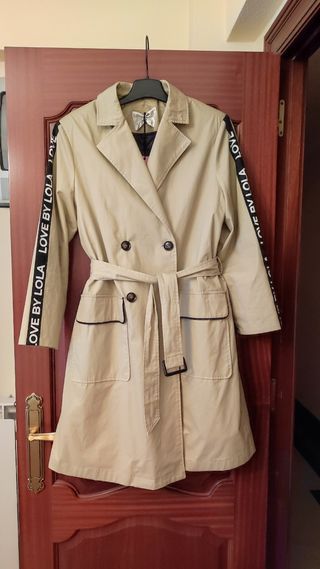 Gabardina Lola Casademunt de segunda mano por 165 EUR en Llodio en WALLAPOP