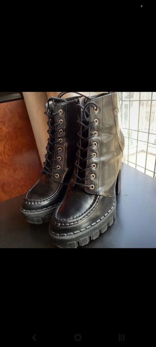 Botines Zara con cordones de segunda mano en WALLAPOP