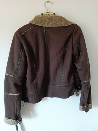 Chaqueta piel marrón borrego mujer de segunda mano por 10 EUR en Badalona  en WALLAPOP