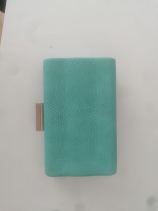 Bolso clutch verde aguamarina de segunda mano por 14 EUR en Aranjuez en  WALLAPOP