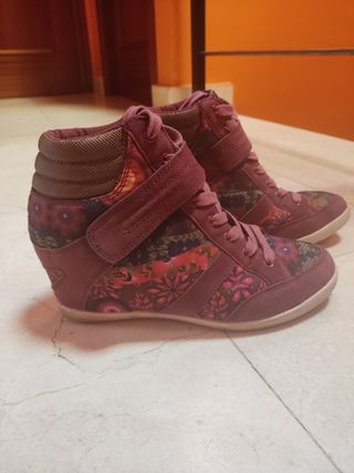 Zapatillas con plataforma interior de segunda mano por 30 EUR en Soria en  WALLAPOP