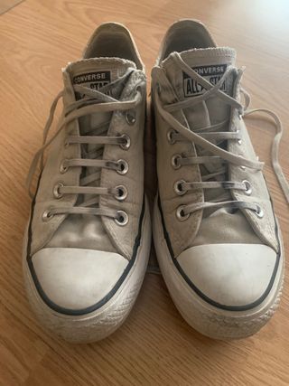 Converse all star blancas suela gruesa de segunda mano por 9 EUR en Madrid  en WALLAPOP