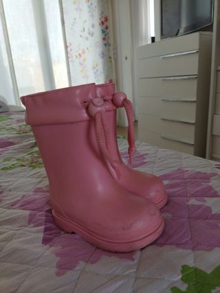 Botas de agua talla 23 de segunda mano por 5 EUR en Majadahonda en WALLAPOP