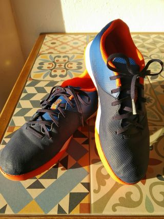 Zapatillas fútsal suela turf talla 38 de segunda mano por 15 EUR en  Torrejón de Ardoz en WALLAPOP