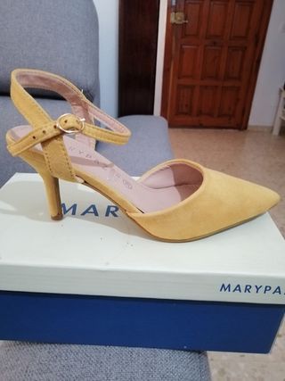 Zapato tacon color mostaza nuevo de segunda mano por 10 EUR en Espartinas  en WALLAPOP