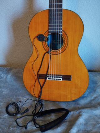 Vendo Guitarra Clásica Española de segunda mano por 220 EUR en Manises en  WALLAPOP