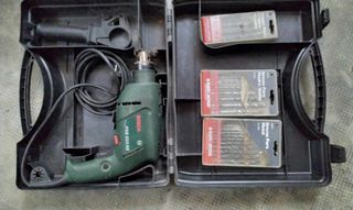 Taladro Bosch PSB 500 RE de segunda mano por 35 EUR en La Pobla de Vallbona  en WALLAPOP